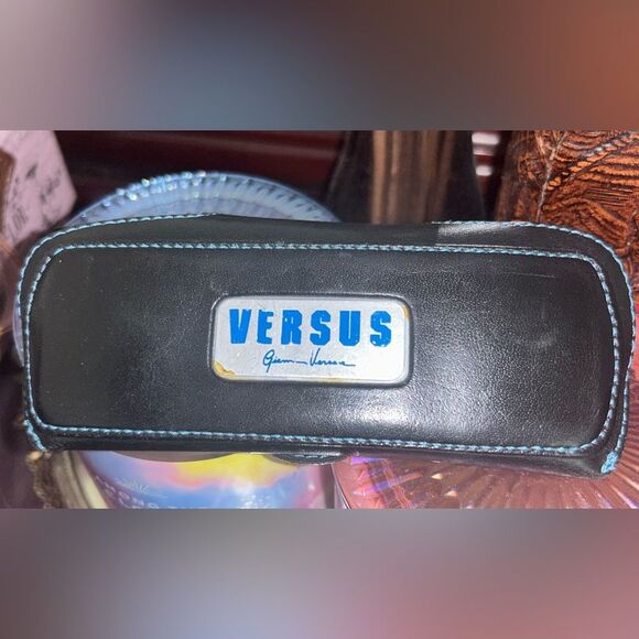 VERSACE “Versus” Medusa authentic sunglasses. Black w/gold logo. 420/C col. 852 - Picture 2 of 8